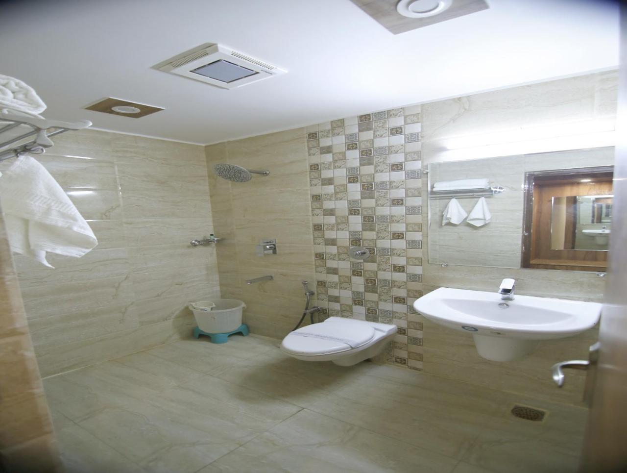 מטורה Hotel Sheetal Regency,Near Janambhumi מראה חיצוני תמונה