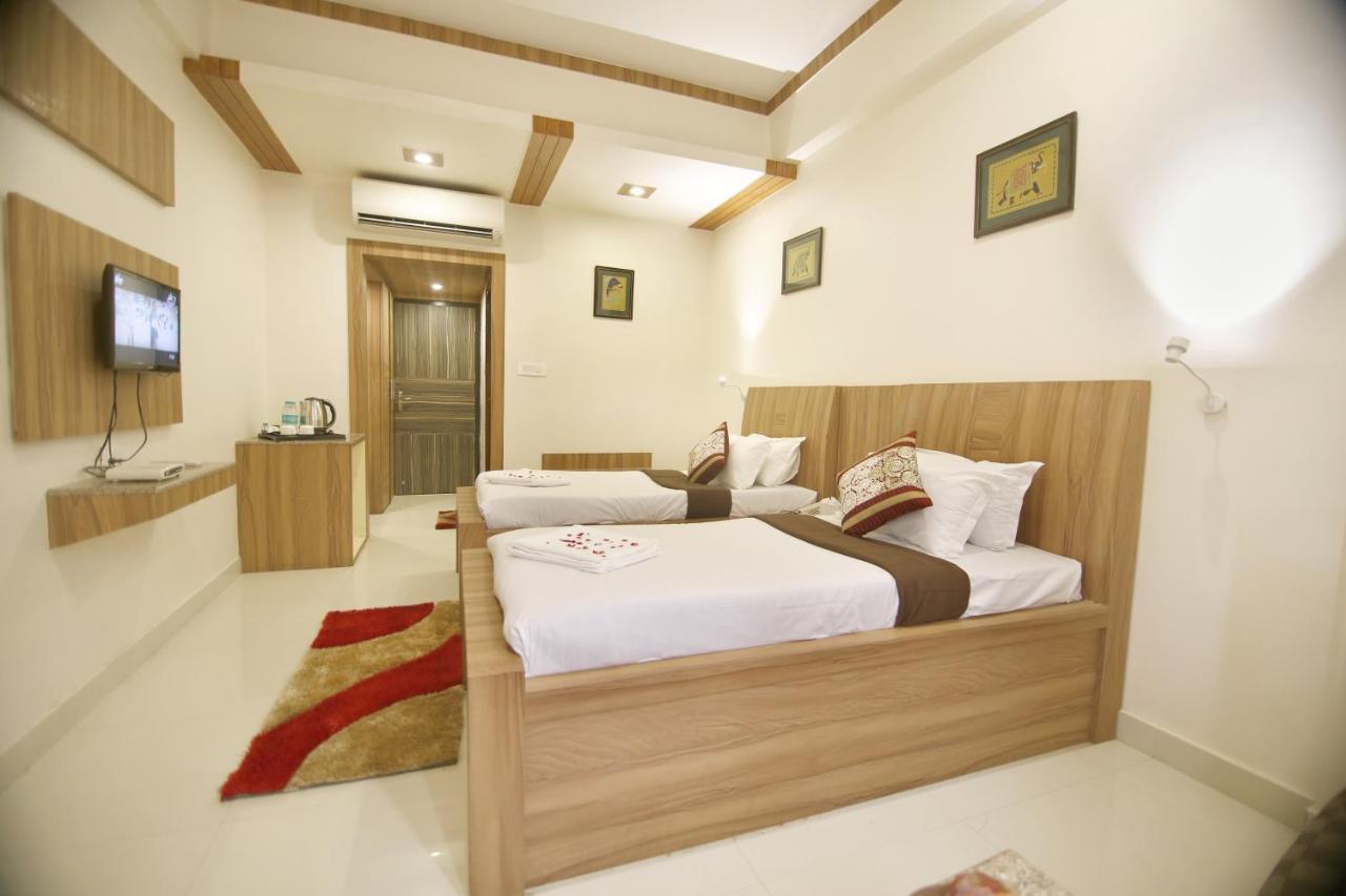 מטורה Hotel Sheetal Regency,Near Janambhumi מראה חיצוני תמונה